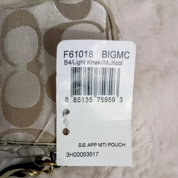 Coach | Daisy Signature Sateen Wristley - Picture 7 of 7